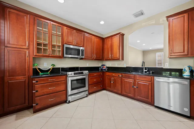 Canterbury Place Residence photo 9