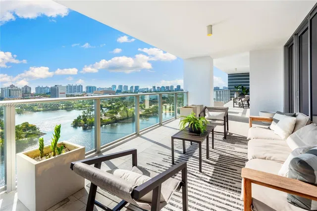 RIVA Fort Lauderdale 1204