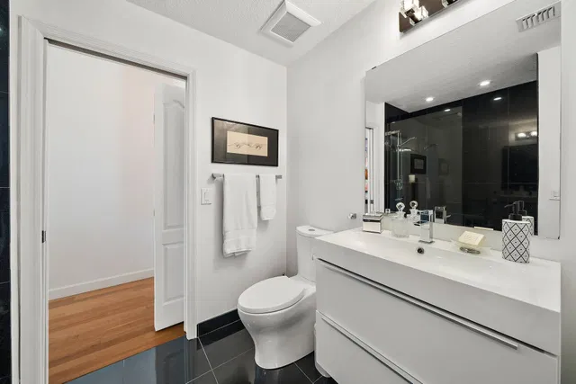 Unit 306 photo 23