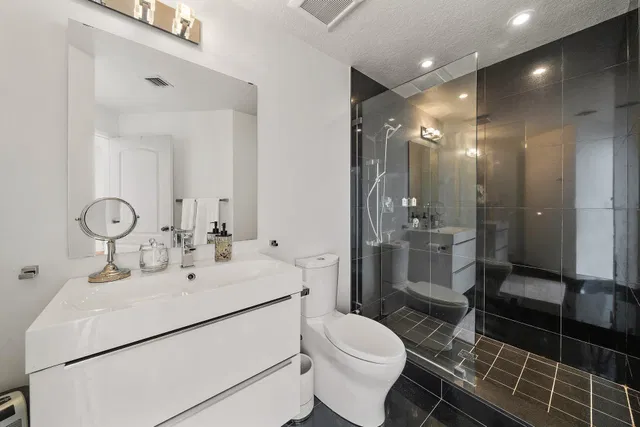 Unit 306 photo 29