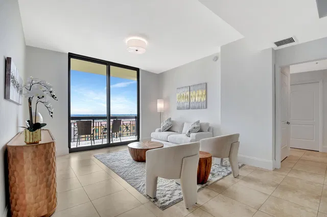 One City Plaza Unit 804 photo 4