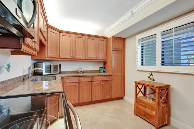 Unit 308 photo 21