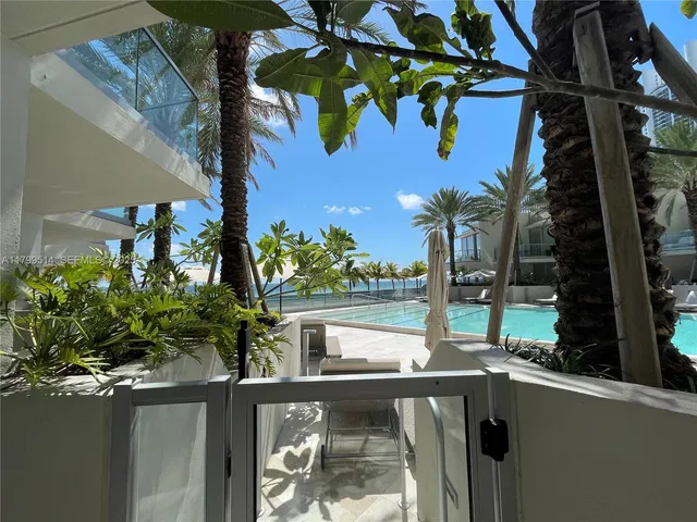 Turnberry Ocean Club Residences Cabana 12