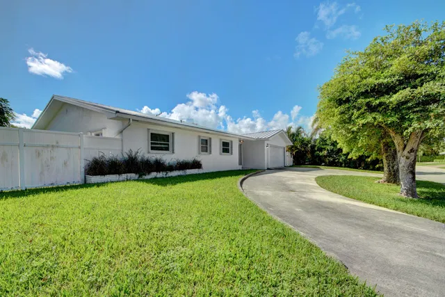 Palm Beach Isles Residence photo 34