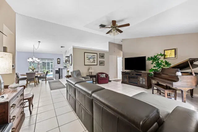 Residence photo 6
