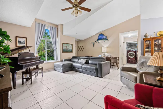 Residence photo 8