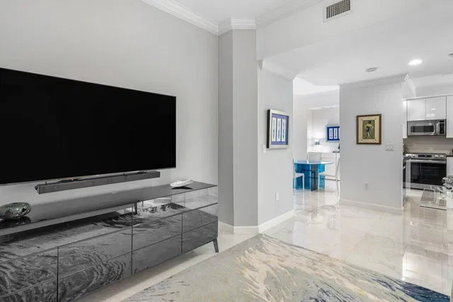 One City Plaza Unit 1012 photo 3