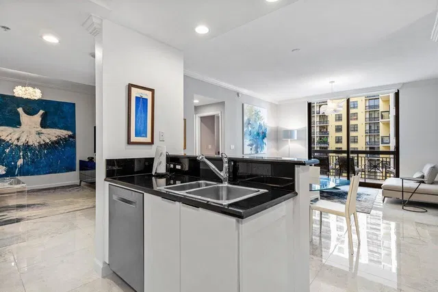 One City Plaza Unit 1012 photo 4