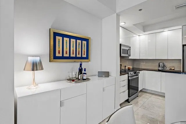 One City Plaza Unit 1012 photo 5