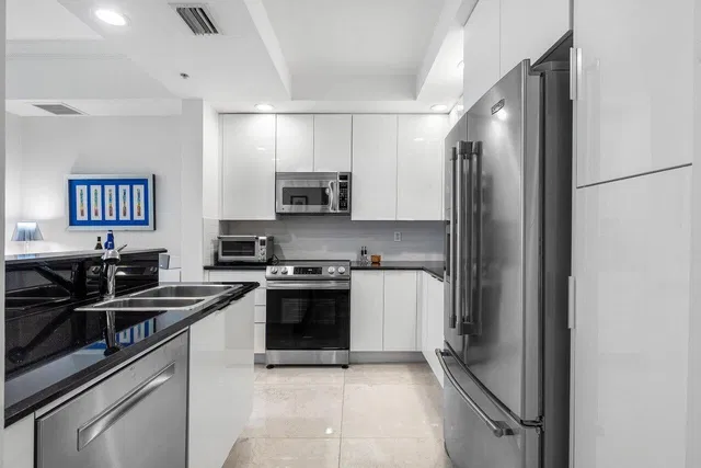 One City Plaza Unit 1012 photo 15