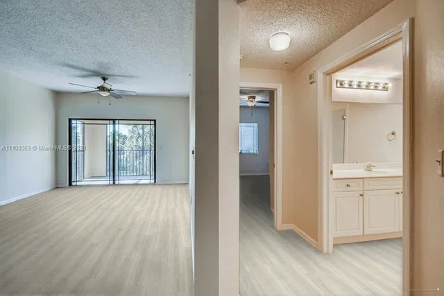 Unit 103 photo 3