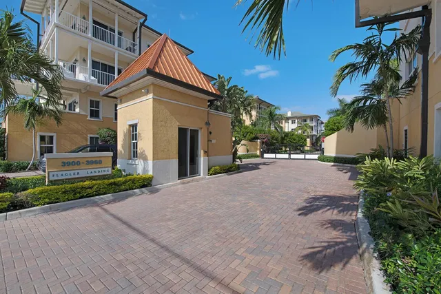 Flagler Landing Unit 401 photo 6