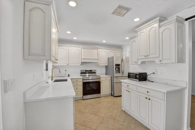 Boca Isles Residence photo 17