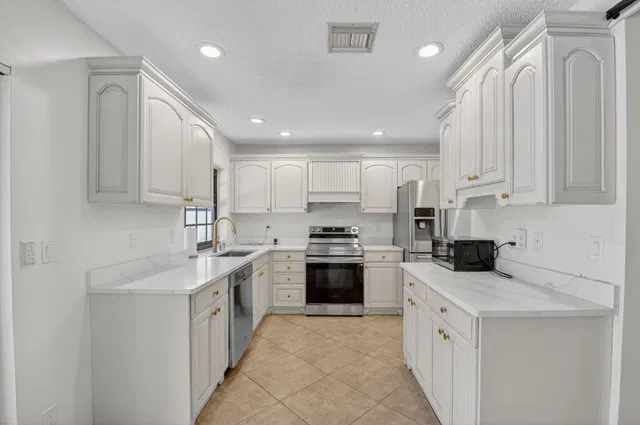 Boca Isles Residence photo 18