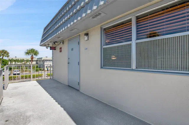 Unit 409 photo 3