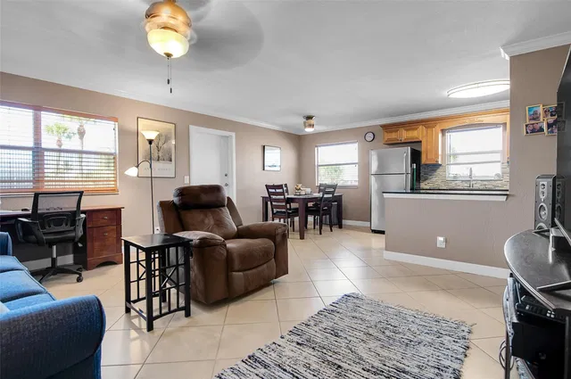 Unit 409 photo 5