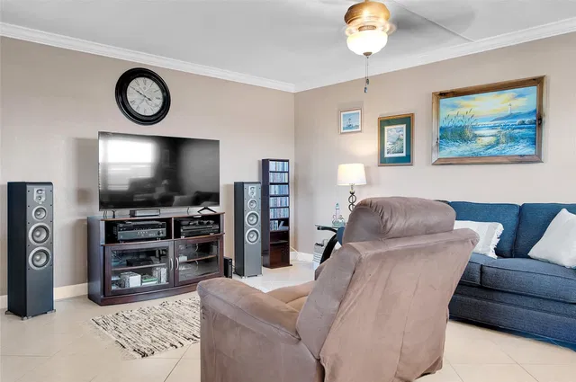 Unit 409 photo 6
