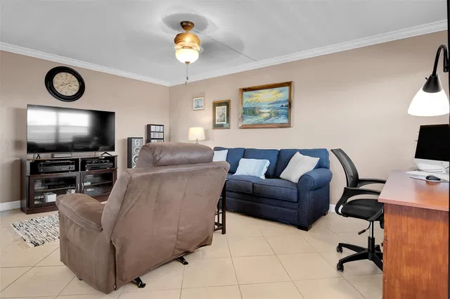 Unit 409 photo 9