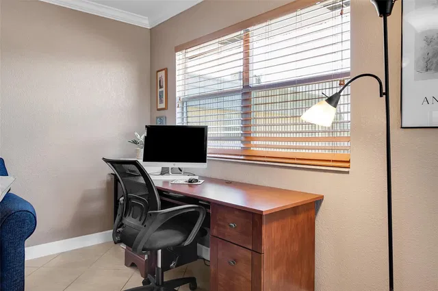 Unit 409 photo 10