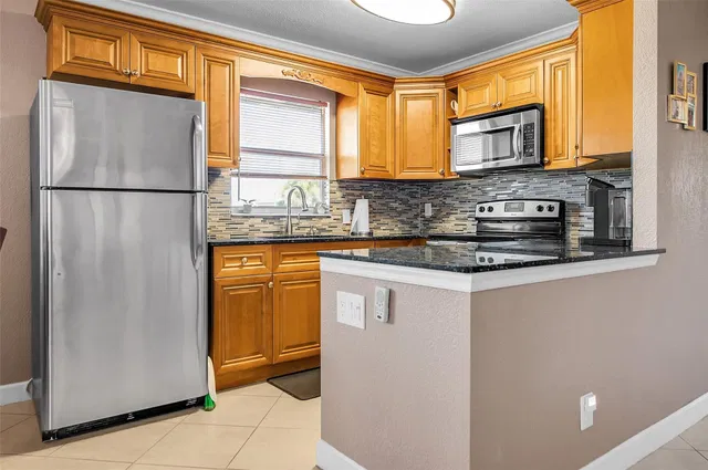 Unit 409 photo 11