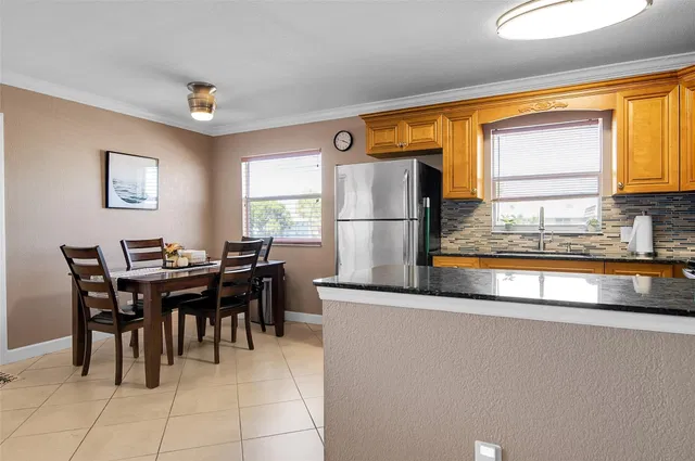 Unit 409 photo 13