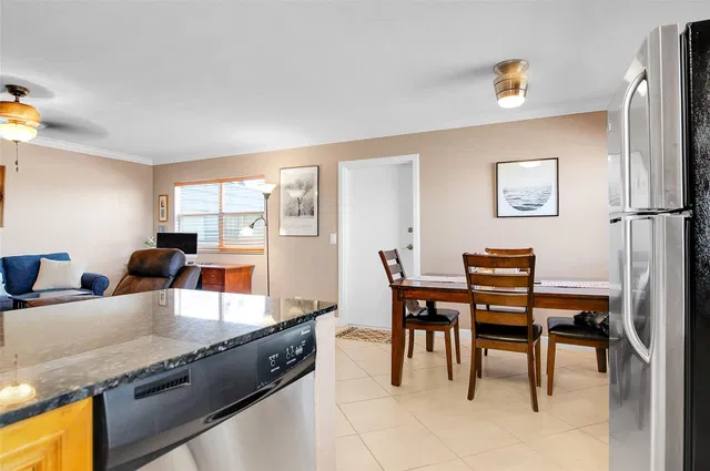 Unit 409 photo 15