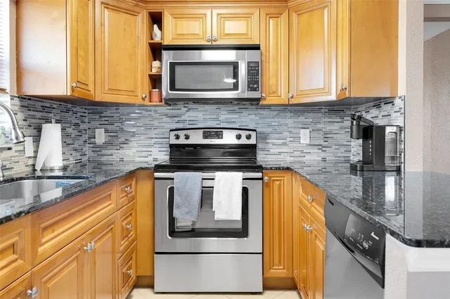 Unit 409 photo 17