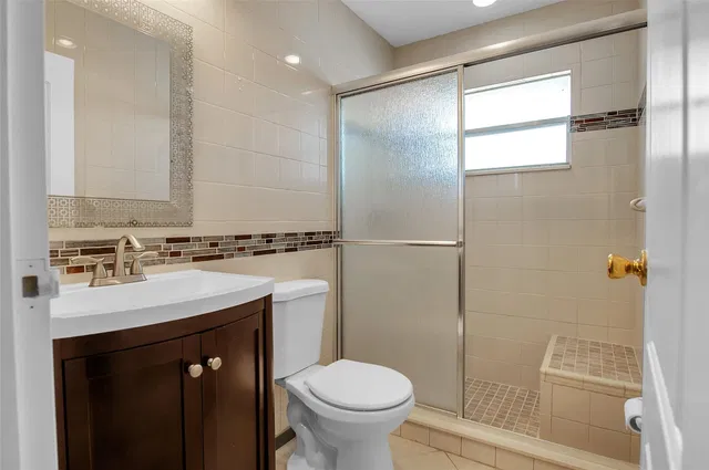 Unit 409 photo 21