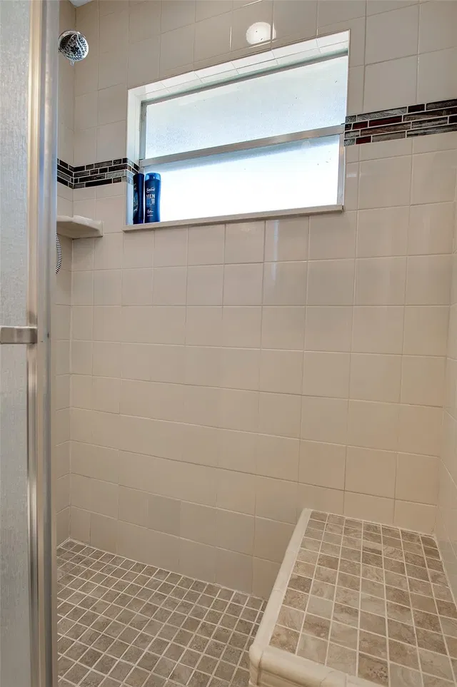 Unit 409 photo 22
