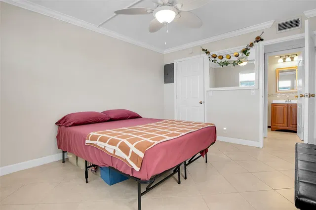 Unit 409 photo 25