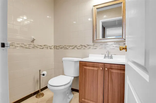 Unit 409 photo 31