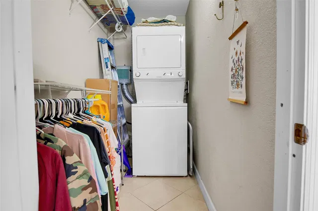 Unit 409 photo 33