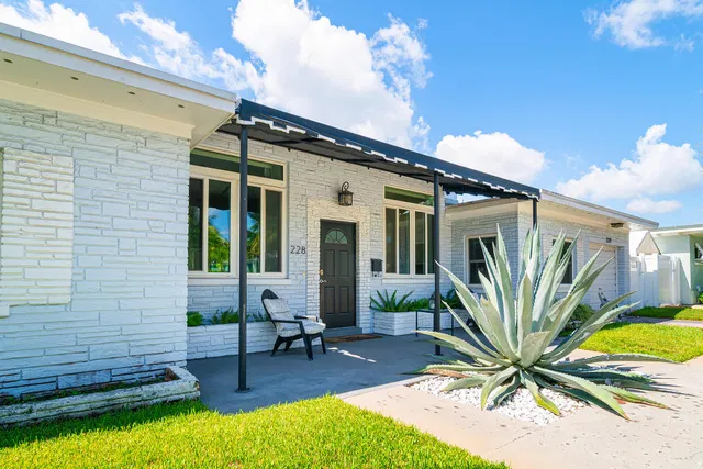 SoSo West Palm Beach Residence photo 5