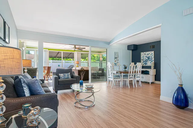 SoSo West Palm Beach Residence photo 8