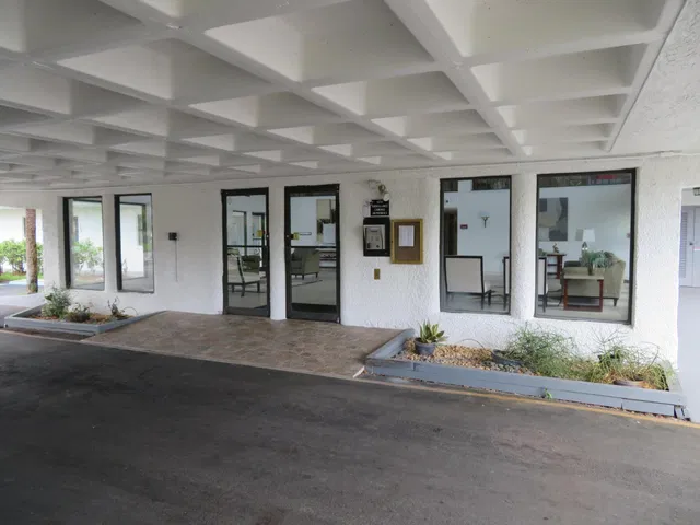 Unit 117 photo 3