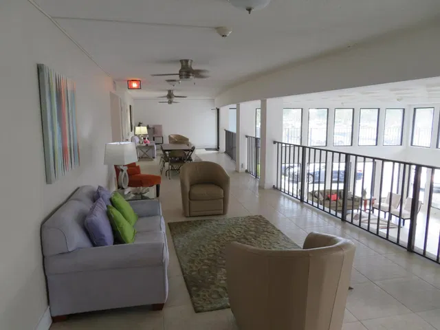 Unit 117 photo 9