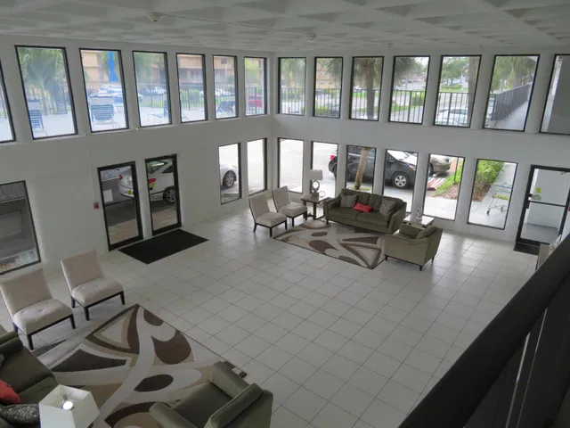 Unit 117 photo 11