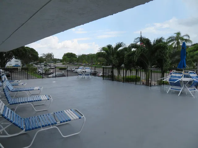 Unit 117 photo 12