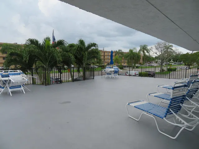Unit 117 photo 13