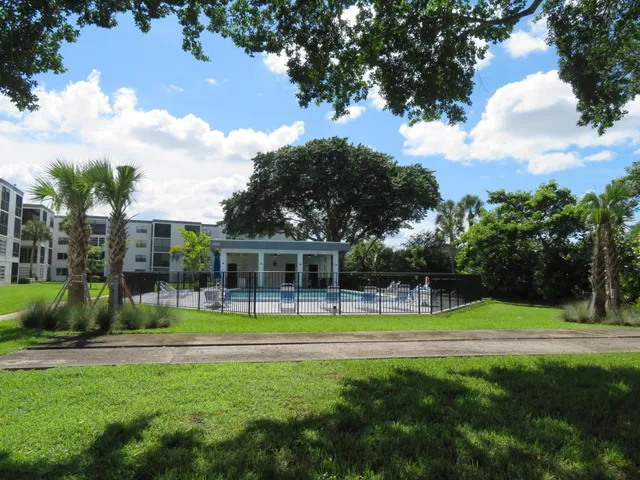 Unit 117 photo 15