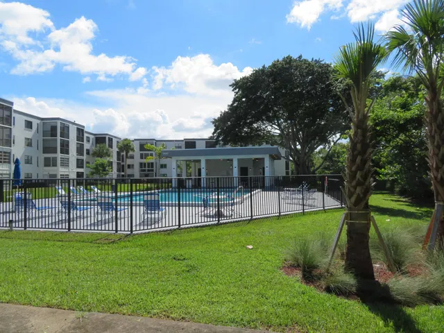 Unit 117 photo 16