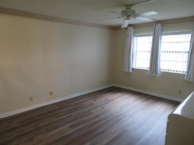 Unit 117 photo 27