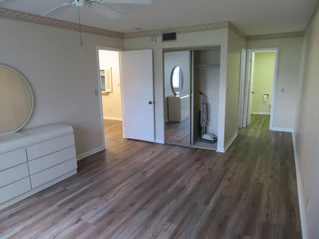 Unit 117 photo 28