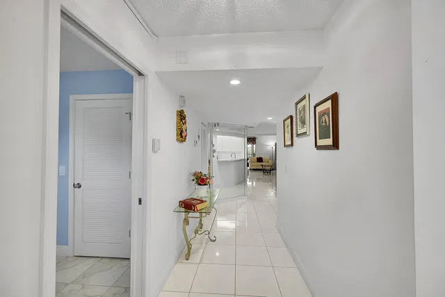  Unit 1304 photo 4