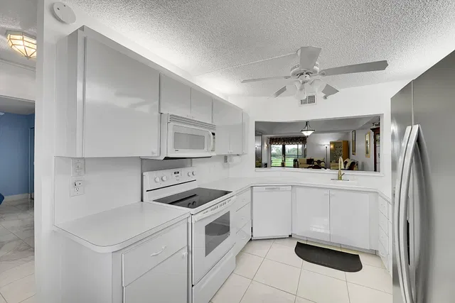  Unit 1304 photo 8