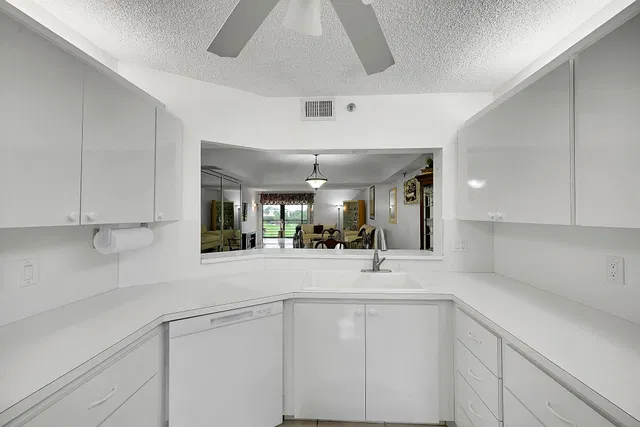  Unit 1304 photo 9