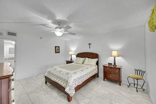  Unit 1304 photo 17