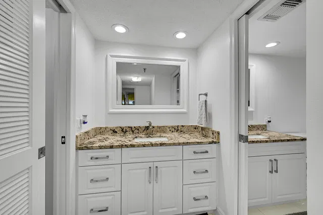 Unit 1304 photo 19