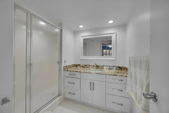  Unit 1304 photo 24