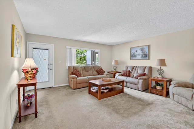 Unit 136 photo 4